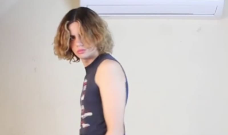 Este look corresponde al año 2022.