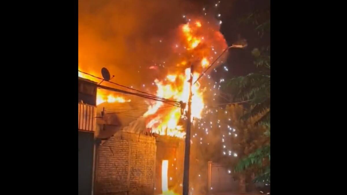VIDEO | Incendio en galpones de Conchalí: Siniestro afectó a fabrica de muebles, talleres y una casa