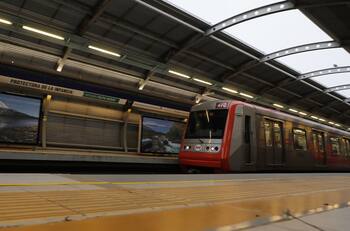 Detienen a cuatro personas por rayados en vagones de la Línea 4 del Metro