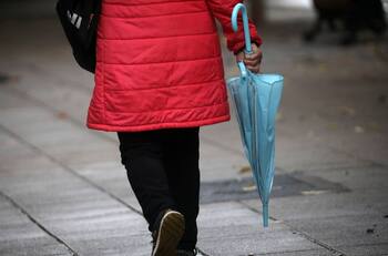 ¿Qué es el “escote del diablo”, el fenómeno climático que impide la llegada de lluvia al centro de Santiago?