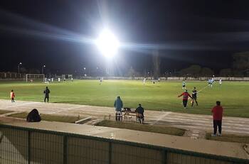 FOTO| Insólito: Partido del fútbol chileno tuvo a relator transmitiendo el duelo desde el baño del estadio