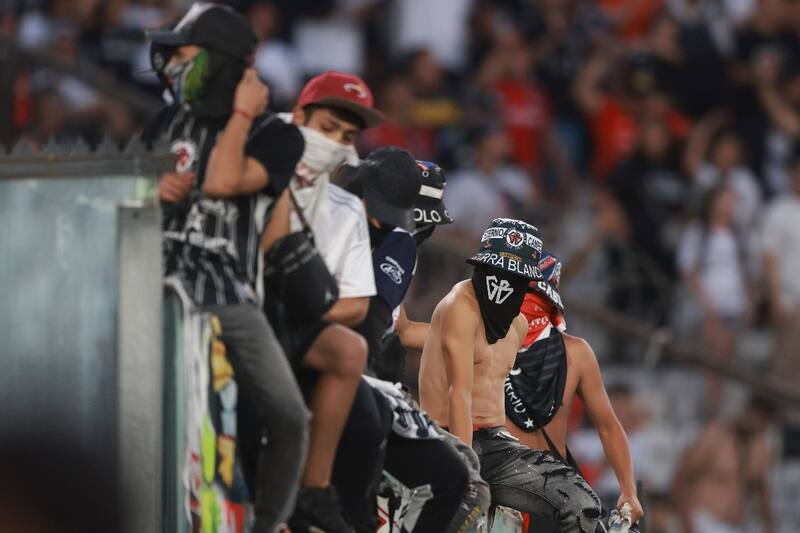 vandalizaron estadio del fútbol chileno. Foto: Aton.