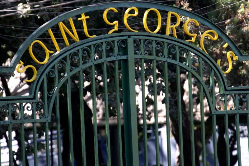 El establecimiento educacional anunció que apelará a la medida sancionatoria que la justicia interpuso contra los alumnos responsables.