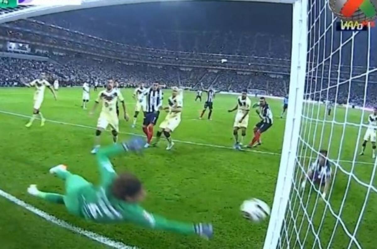 Increíble atajada de Guillermo Ochoa en la final ante el Monterrey