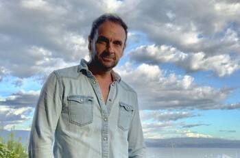 "Nunca pensé que siendo periodista iba a lograr esto": Rodrigo Sepúlveda recibió especial sorpresa de un grupo de seguidoras