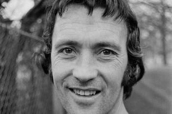 La surrealista historia del futbolista que terminó su carrera porque un perro lo lesionó en pleno partido