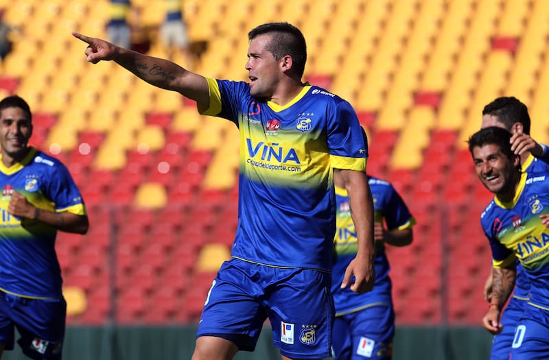 El delantero pasó de Santiago Wanderers a Everton, provocando la tirria de los hinchas. Foto: Aton.