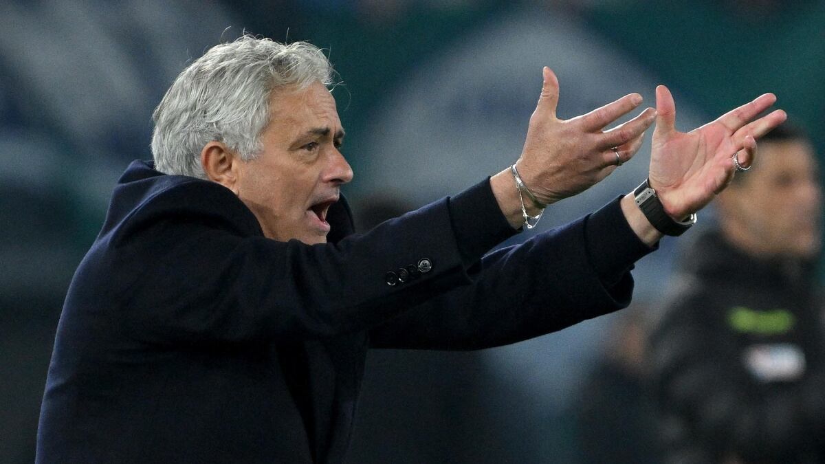 Tras dos temporadas y media, la Roma anunció el despido de José Mourinho.
