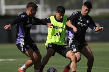 Almirón sufre: la primera baja confirmada de Colo Colo para el Superclásico ante U. de Chile