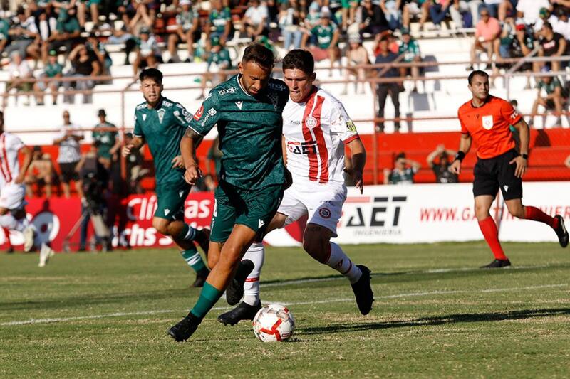 El cuadro Caturro ha jugado sin sponsor en su camiseta hasta el momento. Esto cambiará en las siguientes fechas. Foto: Campeonato Chileno.
