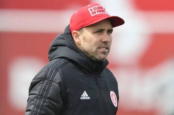 Charles Aránguiz tiene nuevo entrenador a dos semanas de enfrentar a River Plate en Copa Libertadores