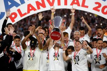 VIDEO | Así fue el momento en que Colo Colo levantó el "huemul de plata" del Campeonato Nacional 2022