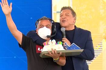 Julio César Rodríguez y "Contigo en la mañana" celebraron el cumpleaños de "Chicoku", querido productor de CHV