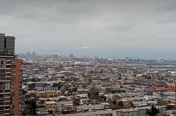 VIDEO | ¿OVNI en Santiago? Registran misterioso objeto luminoso desde edificio en Estación Central