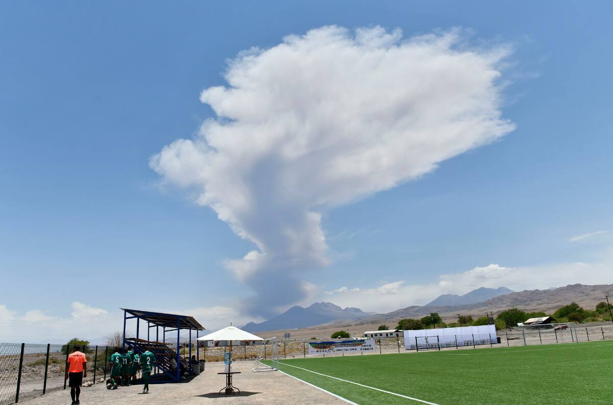 VIDEO | Volcán Lascar: impactante pulso eruptivo del macizo en San Pedro de Atacama
