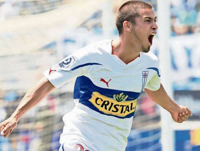 Marcó en dos Clásicos Universitarios con la UC. Foto: Photosport