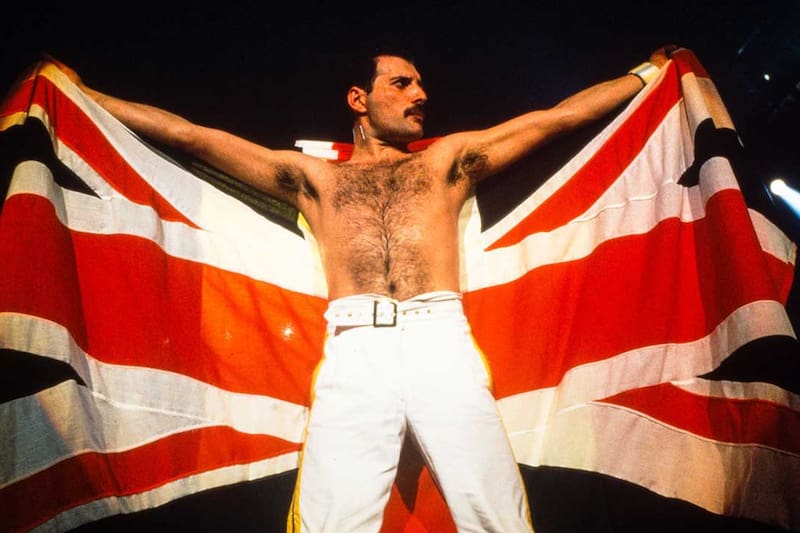 La performance en Knebworth Park fue el último concierto de Queen con su formación original antes de la partida del ícono del rock. Créditos: Louder Sound.