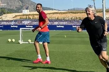 El cotizado Mauricio Isla recibe ultimátum de Boca mientras entrena por su cuenta en España