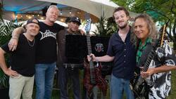 "Eddie Munson" vuelve a la vida en un concierto de Metallica: Actor y banda se reunieron en backstage de Lollapalooza Chicago
