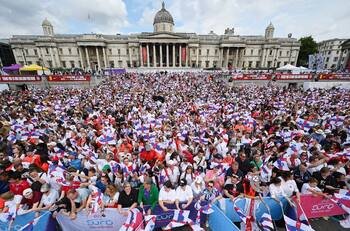 VIDEO | Eurocopa Femenina: Locura en Inglaterra para homenajear a las campeonas continentales