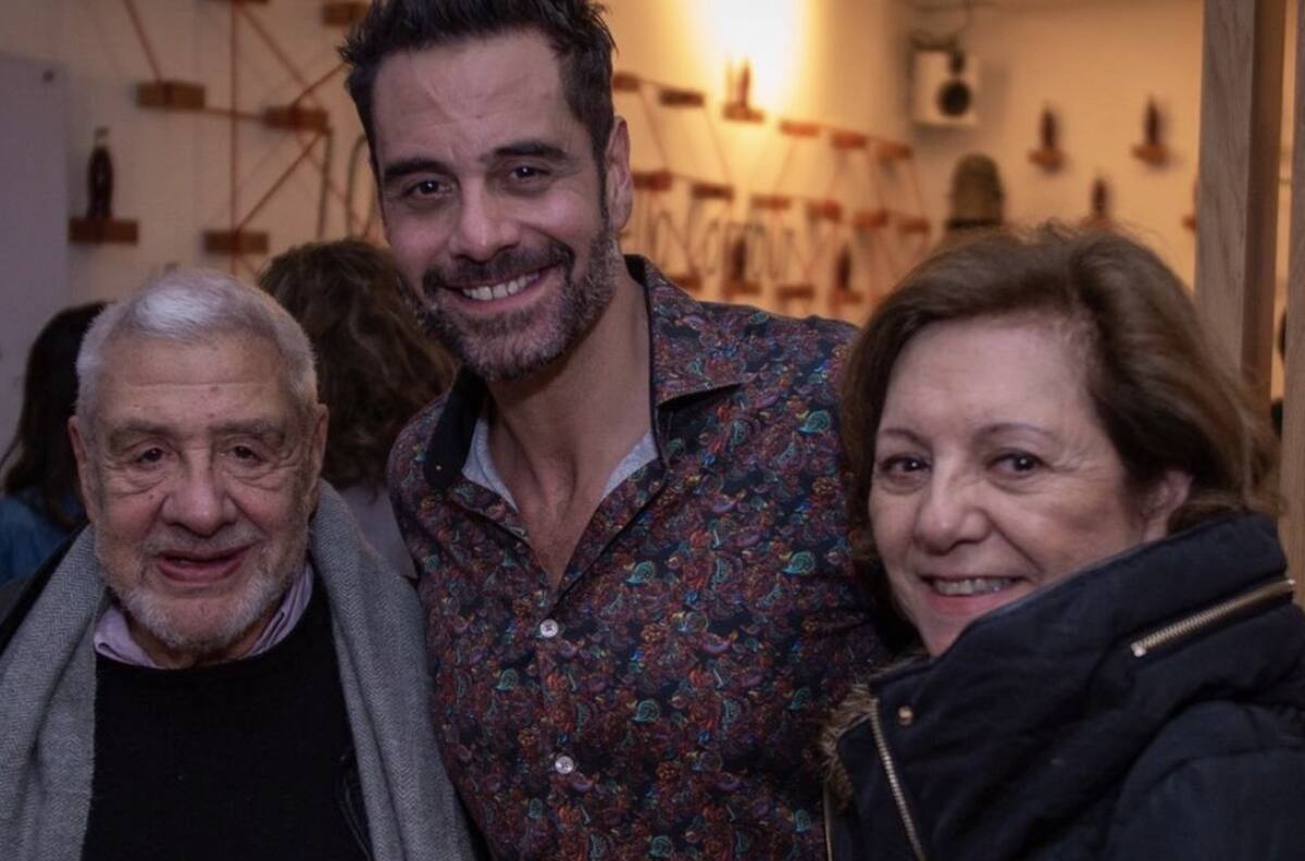 "Los mejores en el mundo mundial": Julio Jung Duvauchelle compartió inédita foto de sus padres y les dedicó un emotivo mensaje