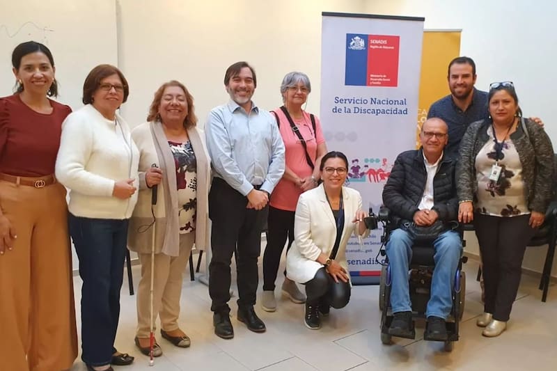 La SENADIS busca trabajadores en la RM .