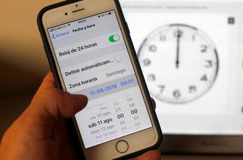 ¡A ajustar los relojes!: La noche de este sábado Chile cambia al horario de invierno