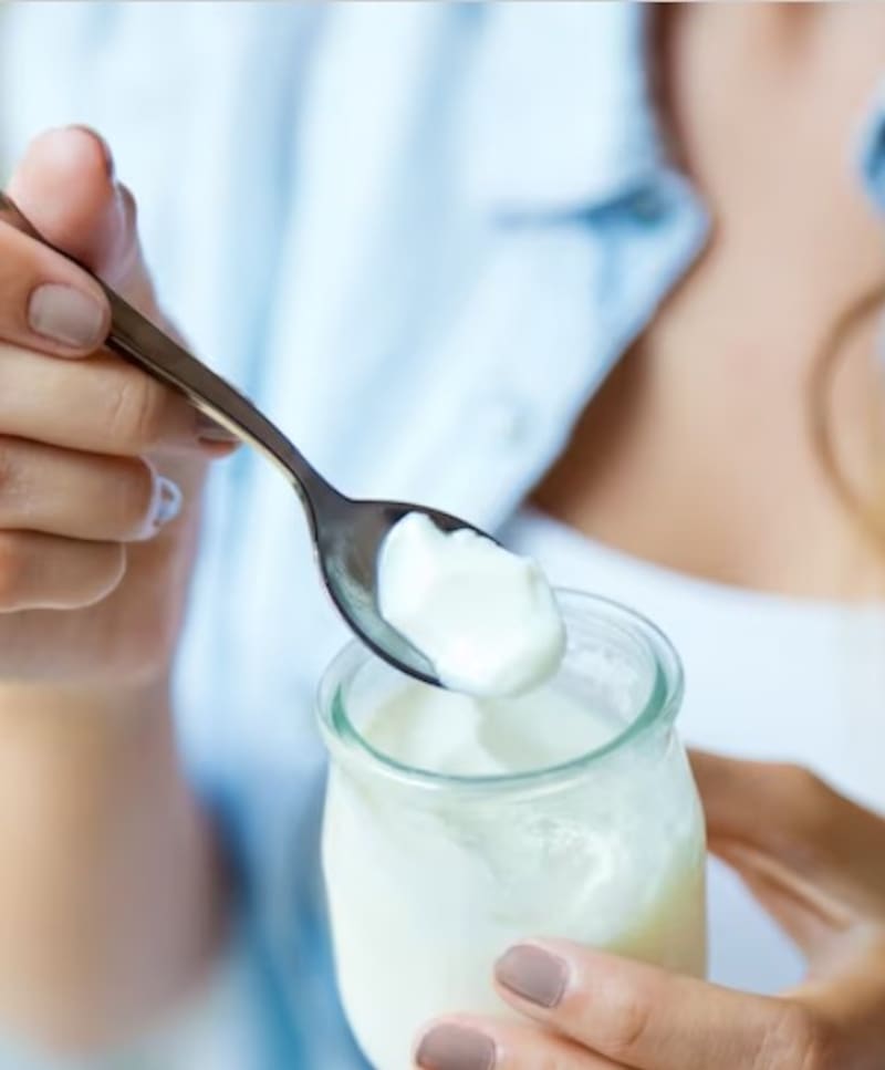 La fructosa natural sirve para endulzar alimentos como el yogurt. Créditos: Freepik