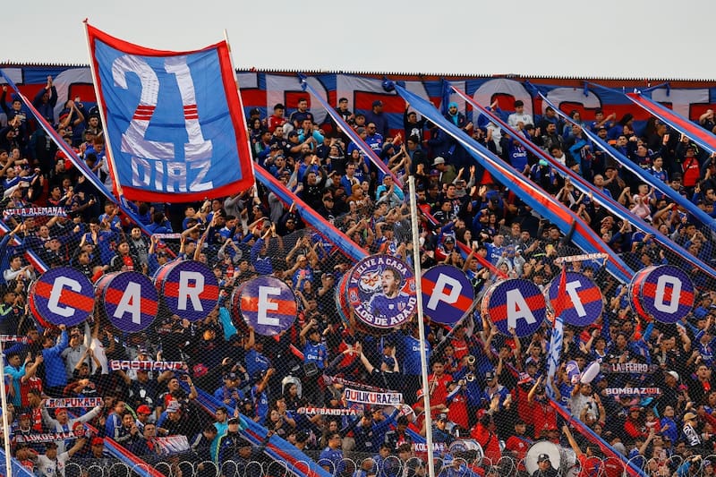 El homenaje de la barra de la U a Marcelo Díaz.