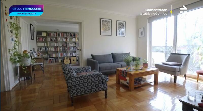 El elegante y moderno living de Irací Hassler.