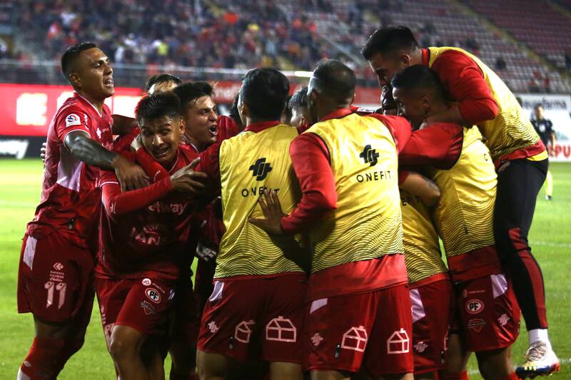 Ñublense necesita un triunfo para alejarse del fondo de la tabla.