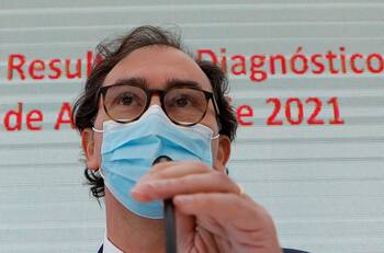 Ministro Figueroa instó nuevamente a alcaldes a que colegios vuelvan a clases presenciales