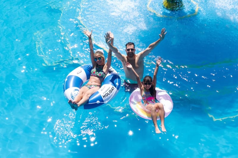 El recinto tiene piscinas para todos los gustos, ideales para refrescarse en esta época de calor. Créditos: Parque Oasis en Instagram.