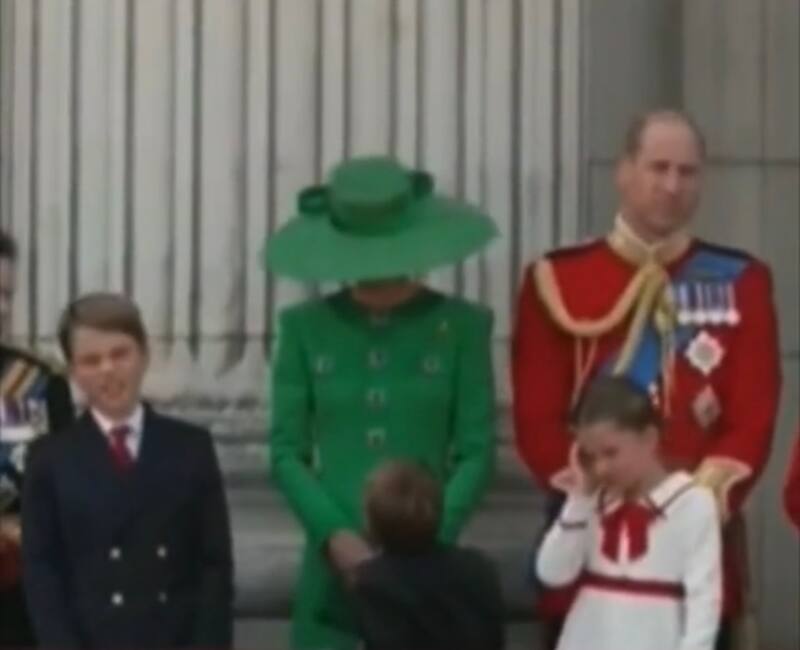 Princesa Charlotte con dolor de cabeza tras el golpe del príncipe Louis