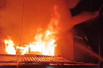 Incendio en Estación Central deja cuatro casas destruidas y diez damnificados