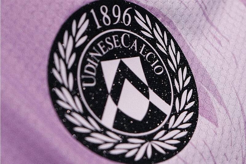 del Udinese que utilizará Damián Pizarro y Alexis Sánchez.