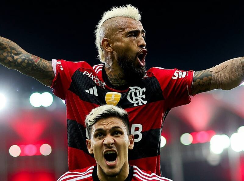 Arturo Vidal no la pasa bien en Brasil