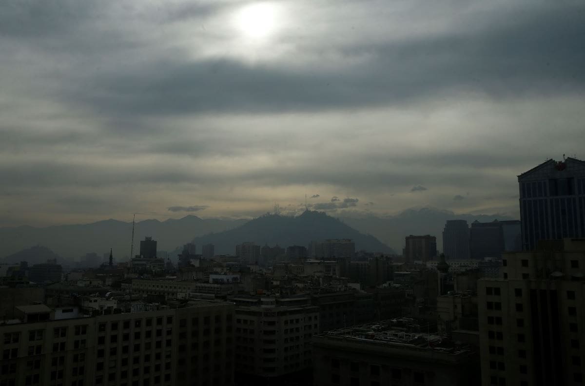 El tiempo en Santiago: Leve descenso en las temperaturas para este domingo 13 de junio en la capital