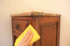 Así de fácil puedes limpiar tus muebles de madera para que queden brillantes