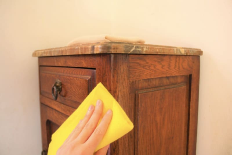 Con productos que tienes en casa podrás dejarlos como nuevos. Créditos: Cleanipedia.