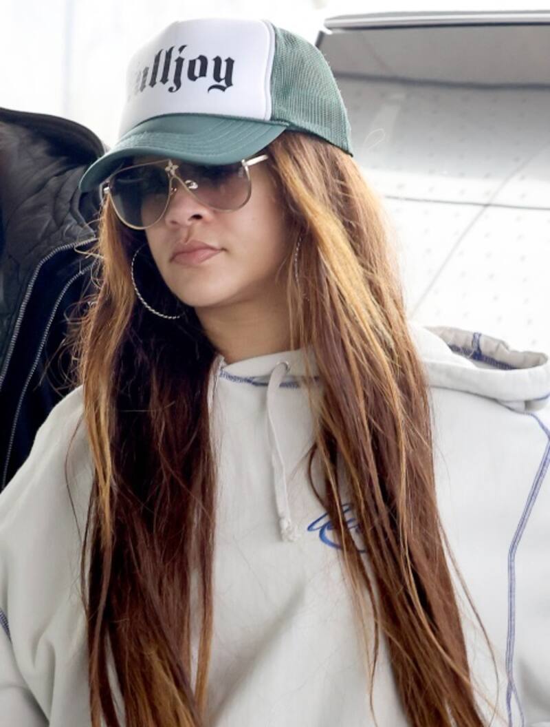 Rihanna hace unos días con el cabello largo. Créditos: Instagram