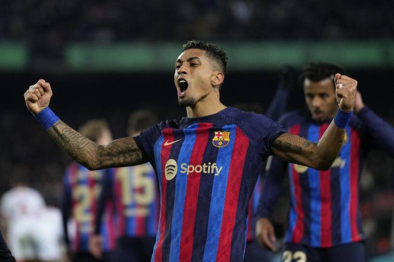Al-Hilal va con todo por Raphinha, jugador del Barcelona. Foto: EFE.