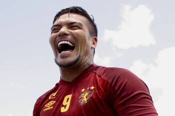 VIDEO| Javier Parraguez se luce cantando en portugués con sus compañeros en el bus de Sport Recife