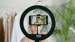 Estudio revela cuál es el trabajo más deseado de cada país: En Chile es "youtuber"