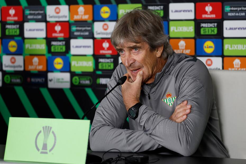 Manuel Pellegrini en conferencia de prensa.