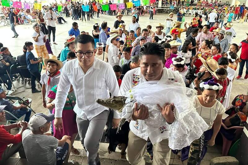 Todo el pueblo asistió a la ceremonia. Créditos: Facebook Víctor Hugo Sosa.