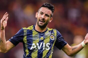 El Betis se cruza en el camino de Boca y oferta por Isla