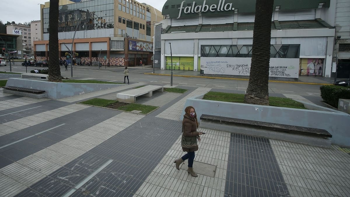 Sernac presentó demanda colectiva contra tiendas Falabella y Paris: recibieron más de 85 mil reclamos