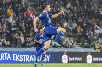 ¡Está imparable! Ángelo Henríquez marca un doblete y alcanza espectacular racha en Polonia