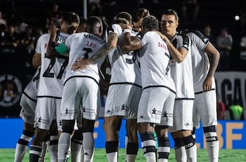 Vasco da Gama es un caos: quieren que vuelva el DT que echaron y que tenía a Gary Medel como capitán y titularísimo